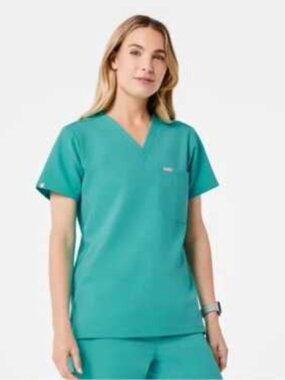 Catarina One-Pocket Scrub Top (colour: oasis)